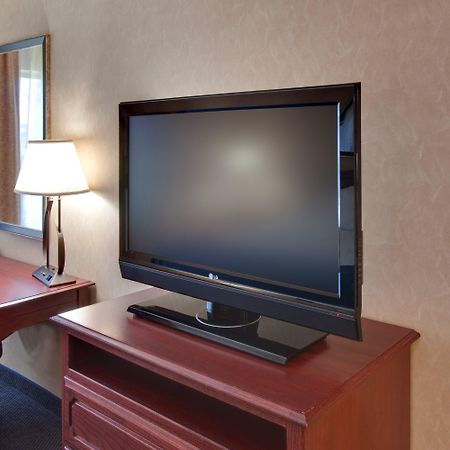 Holiday Inn Express Jamestown By Ihg Bagian luar foto