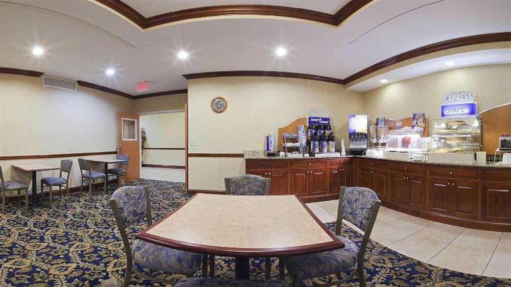 Holiday Inn Express Jamestown By Ihg Bagian luar foto