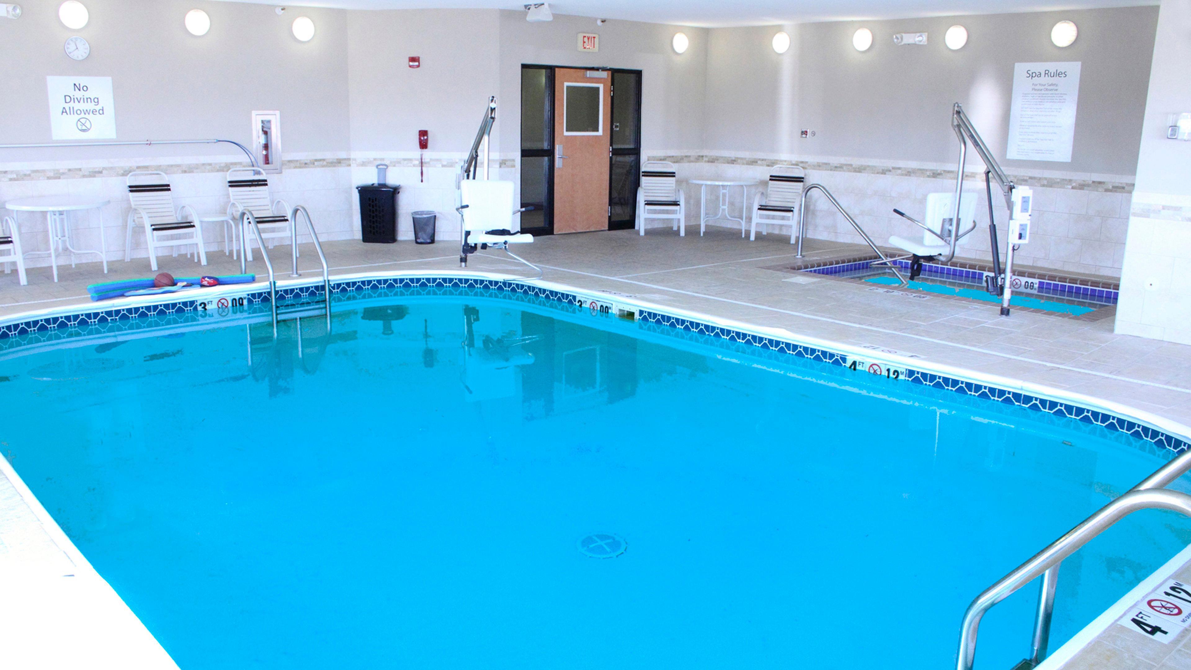 Holiday Inn Express Jamestown By Ihg Bagian luar foto