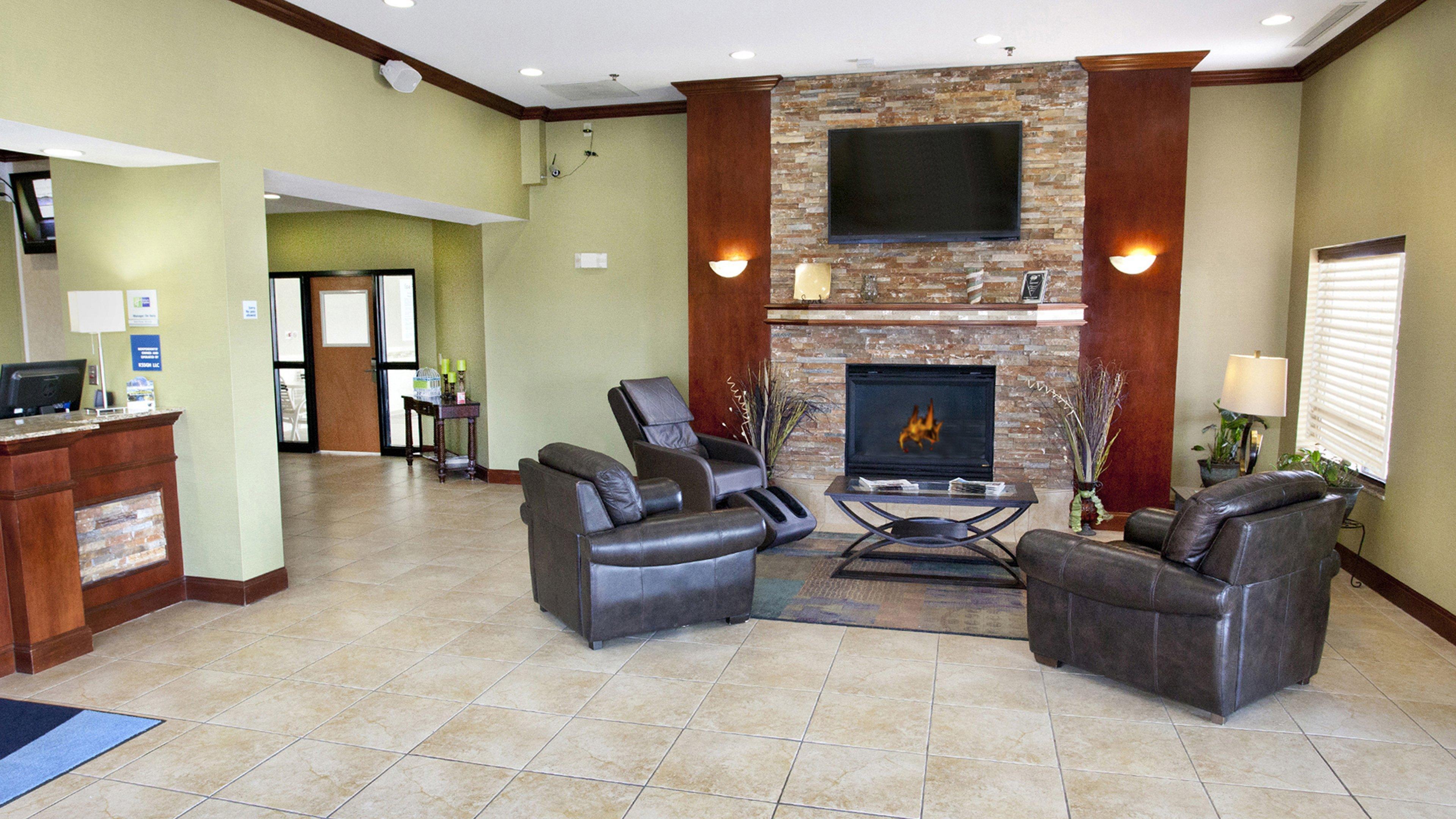 Holiday Inn Express Jamestown By Ihg Bagian luar foto