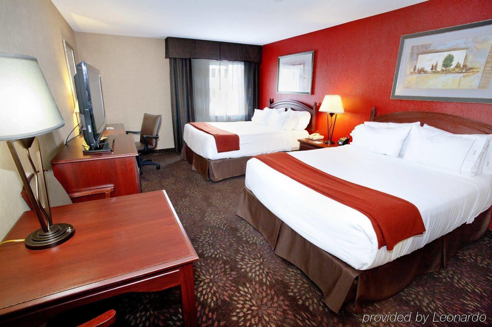 Holiday Inn Express Jamestown By Ihg Bagian luar foto